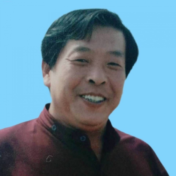 张　力